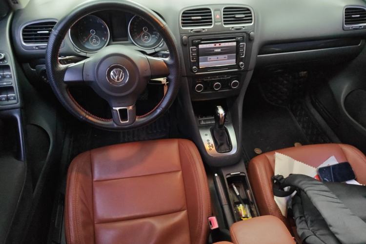 Used Volkswagen Golf 2012 1.6L Automatic Comfort Model Center Console