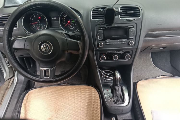 Used Volkswagen Golf 2012 1.6L Automatic Comfort Model Center Console