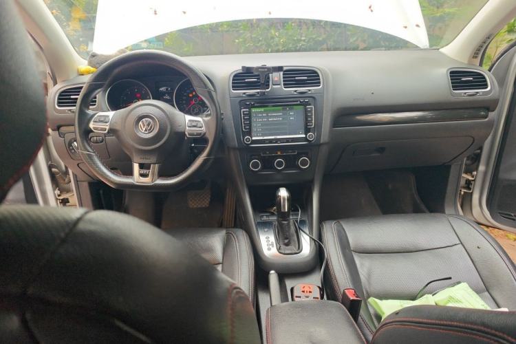 Used Volkswagen Golf 2012 1.6L Automatic Comfort Model Center Console