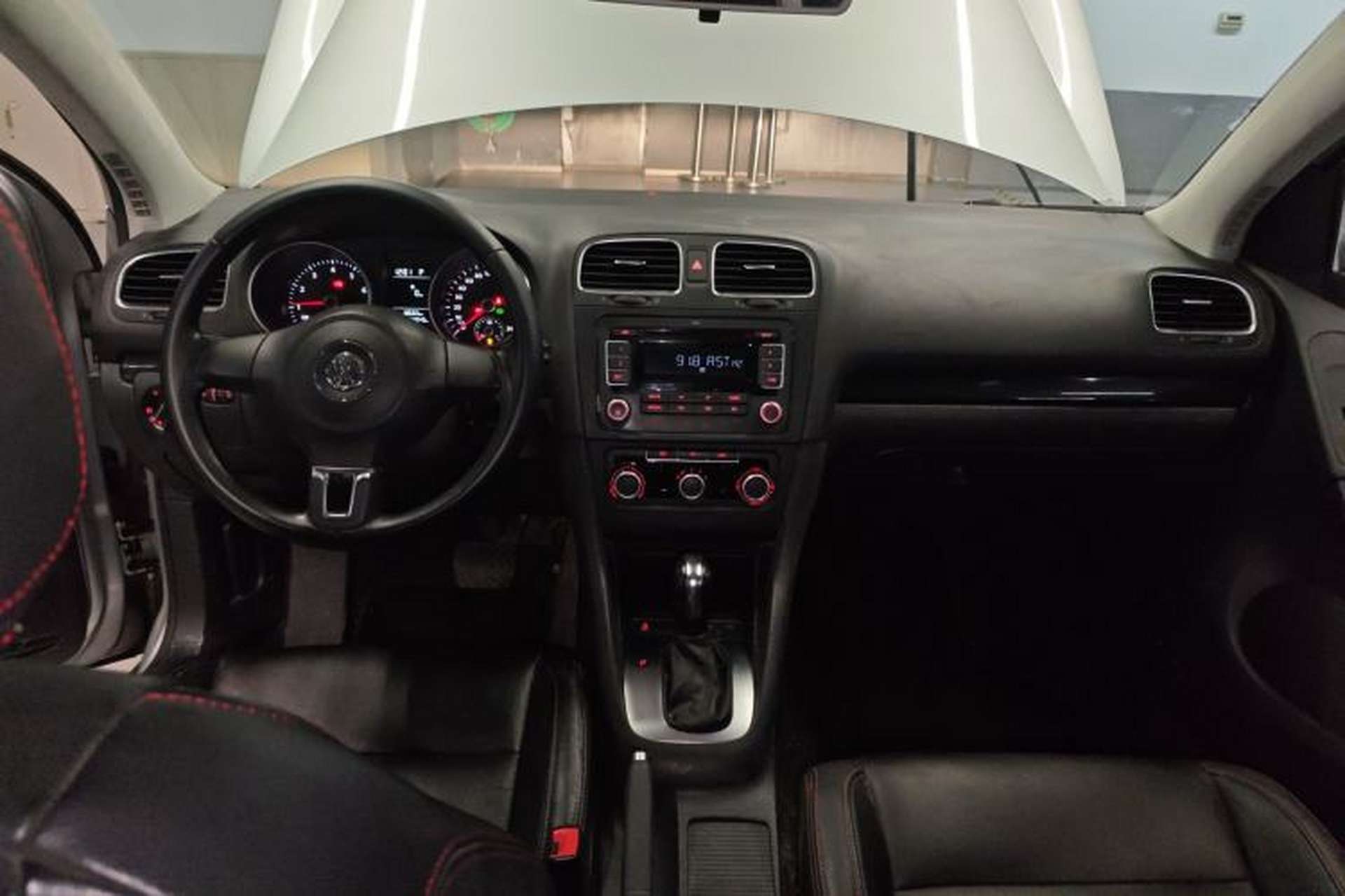 Used Volkswagen Golf 2012 1.6L Automatic Comfort Model Center Console