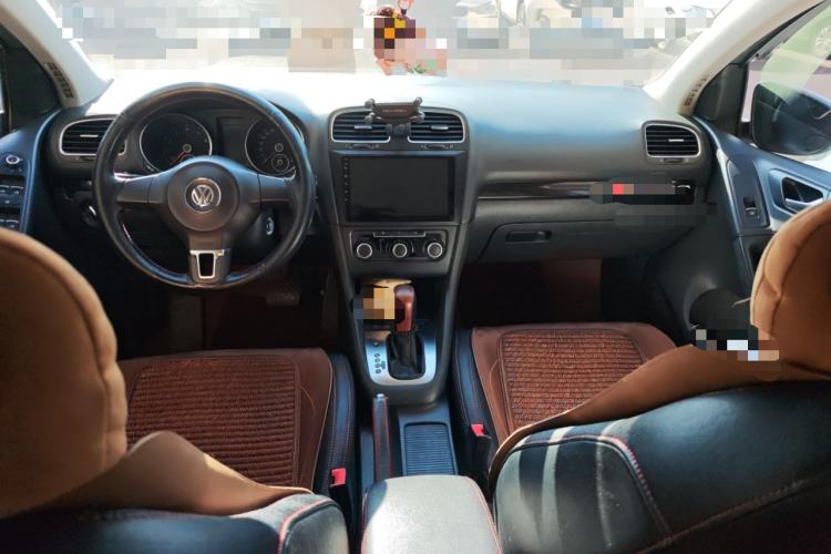 Used Volkswagen Golf 2012 1.6L Automatic Comfort Model Center Console