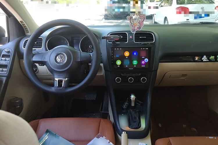 Used Volkswagen Golf 2012 1.6L Automatic Comfort Model Center Console