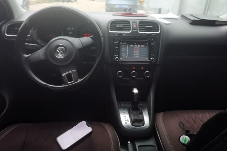 Used Volkswagen Golf 2012 1.6L Automatic Comfort Model Center Console