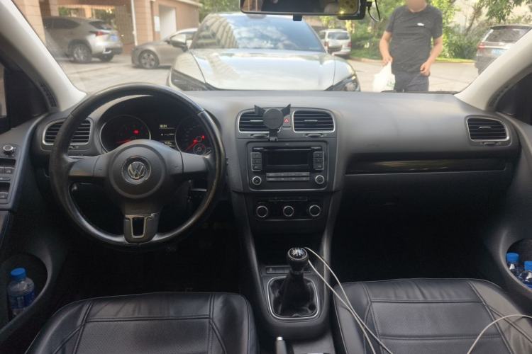 Used Volkswagen Golf 2012 1.6 Manual Comfort Edition Center Console
