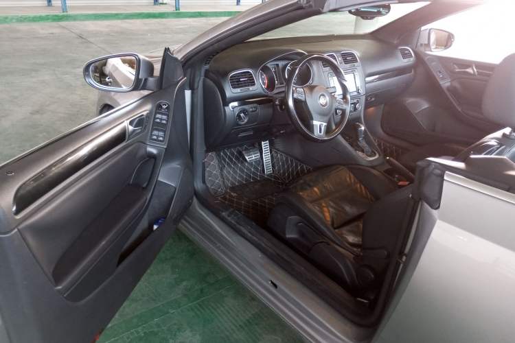 Used Volkswagen Golf 2012 1.4TSI Luxury Convertible Edition Driver Seat