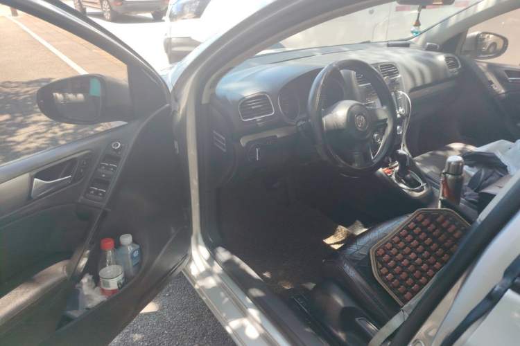 Used Volkswagen Golf 2012 1.6L Automatic Fashion Model Driver Seat