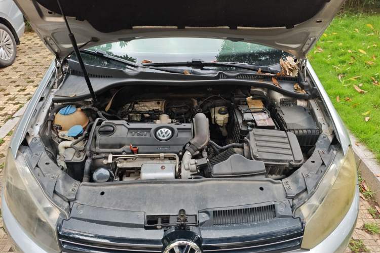 Used Volkswagen Golf 2012 1.4TSI Automatic Luxury Edition Engine Bay