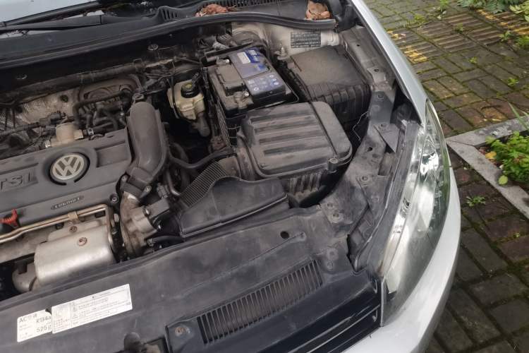 Used Volkswagen Golf 2012 1.4TSI Automatic Luxury Edition Engine Bay Left