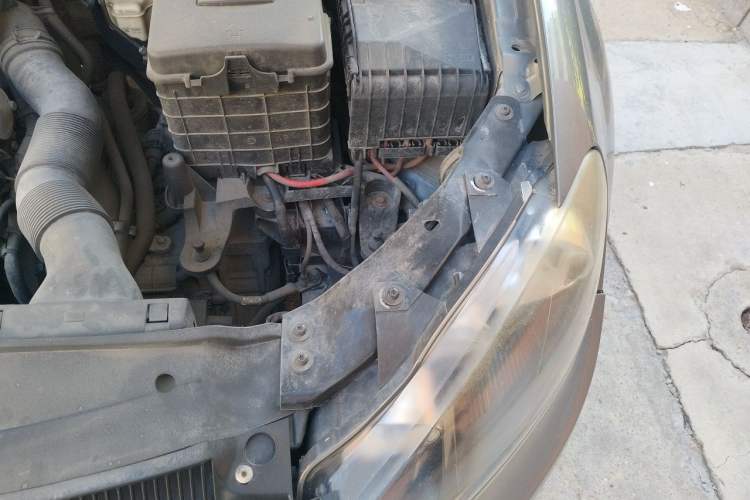 Used Volkswagen Golf 2012 1.6L Automatic Comfort Model Engine Bay Left