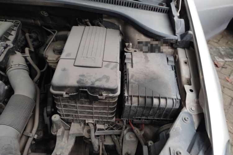 Used Volkswagen Golf 2012 1.6 Manual Comfort Edition Engine Bay Left