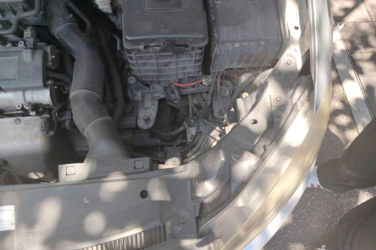Used Volkswagen Golf 2012 1.6L Automatic Fashion Model Engine Bay Left