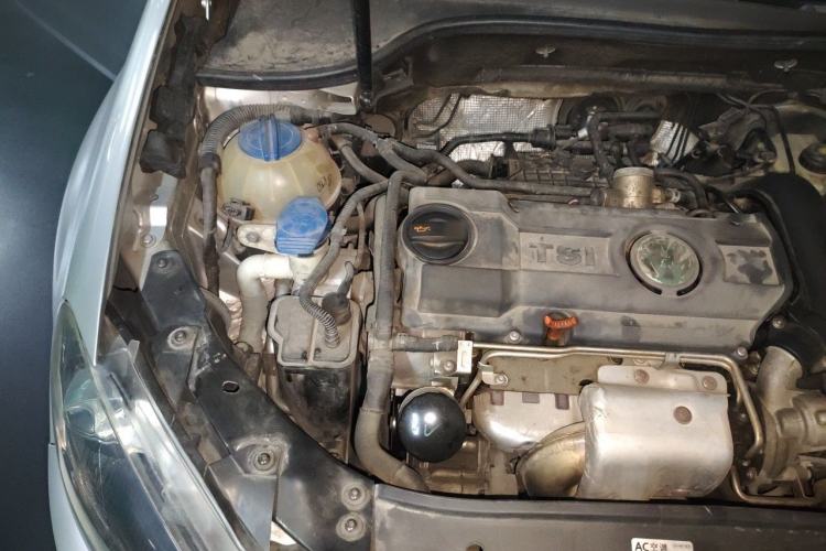 Used Volkswagen Golf 2012 1.4TSI Automatic Luxury Edition Engine Bay Right