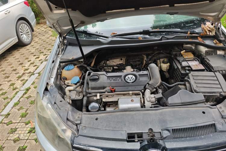Used Volkswagen Golf 2012 1.4TSI Automatic Luxury Edition Engine Bay Right