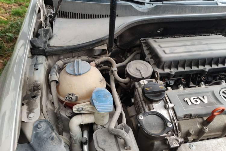 Used Volkswagen Golf 2012 1.6 Manual Comfort Edition Engine Bay Right