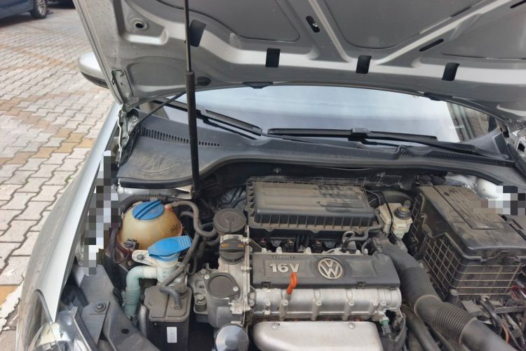 Used Volkswagen Golf 2012 1.6 Manual Comfort Edition Engine Bay Right