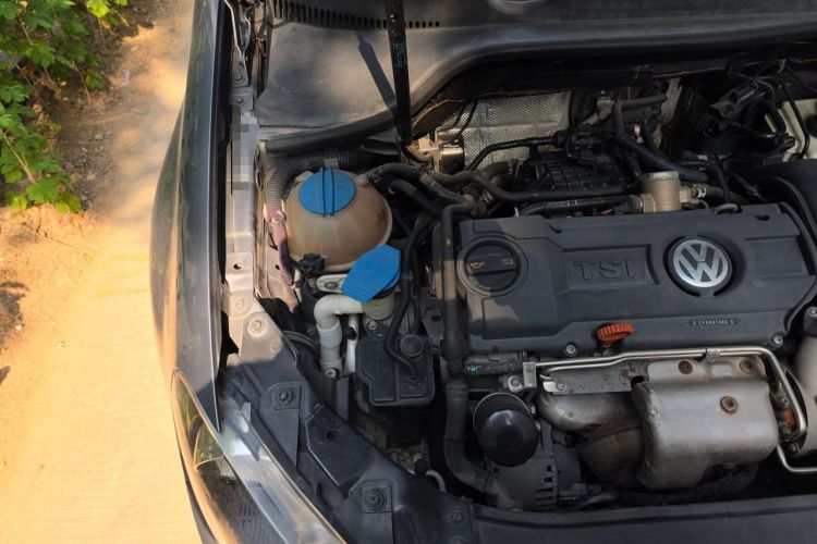Used Volkswagen Golf 2012 1.4TSI Automatic Luxury Edition Engine Bay Right