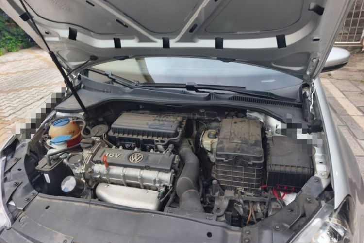 Used Volkswagen Golf 2012 1.6 Manual Comfort Edition Engine Bay