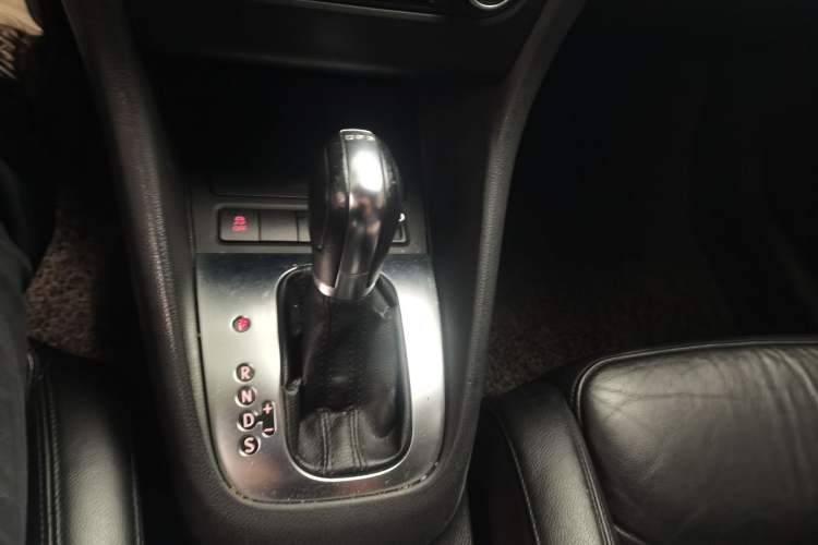 Used Volkswagen Golf 2012 1.4TSI Automatic Luxury Edition Gear Lever
