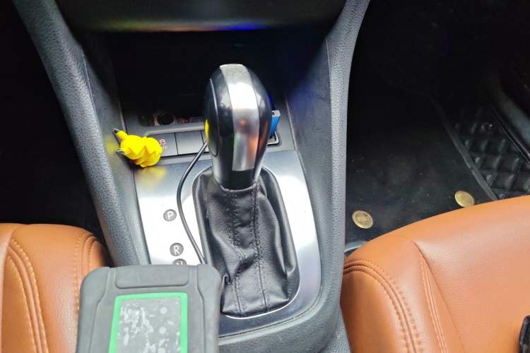 Used Volkswagen Golf 2012 1.6L Automatic Comfort Model Gear Lever
