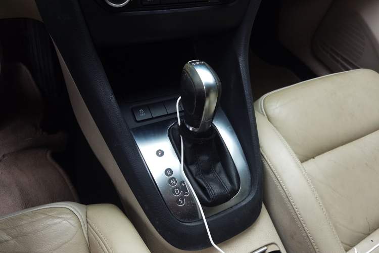 Used Volkswagen Golf 2012 1.4TSI Automatic Luxury Edition Gear Lever