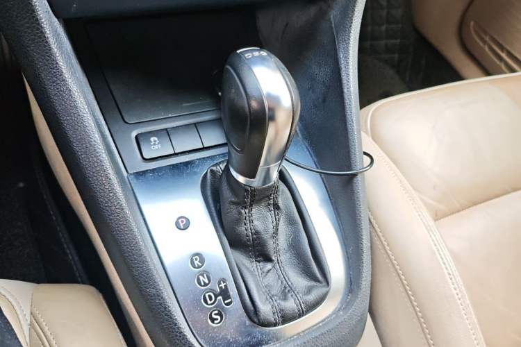 Used Volkswagen Golf 2012 1.4TSI Automatic Luxury Edition Gear Lever