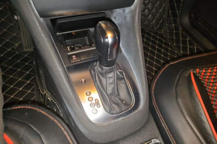Used Volkswagen Golf 2012 1.6L Automatic Comfort Model Gear Lever