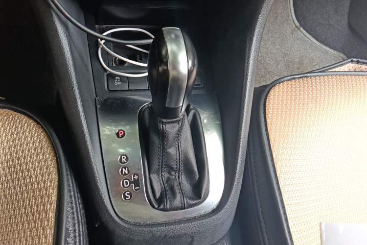 Used Volkswagen Golf 2012 1.6L Automatic Comfort Model Gear Lever