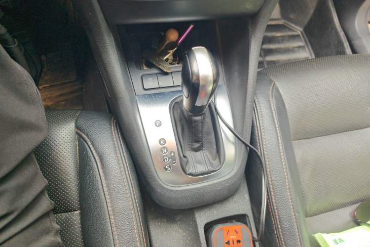 Used Volkswagen Golf 2012 1.6L Automatic Comfort Model Gear Lever