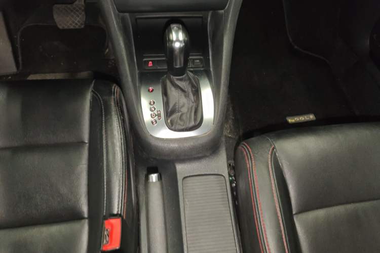 Used Volkswagen Golf 2012 1.6L Automatic Comfort Model Gear Lever