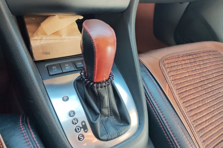 Used Volkswagen Golf 2012 1.6L Automatic Comfort Model Gear Lever