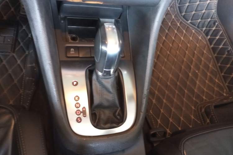 Used Volkswagen Golf 2012 1.4TSI Luxury Convertible Edition Gear Lever