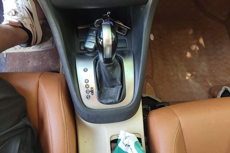 Used Volkswagen Golf 2012 1.6L Automatic Comfort Model Gear Lever