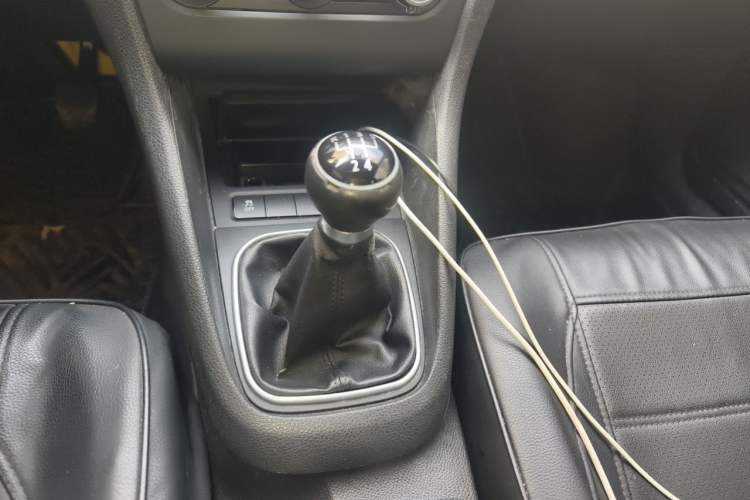 Used Volkswagen Golf 2012 1.6 Manual Comfort Edition Gear Lever