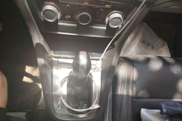 Used Volkswagen Golf 2012 1.6L Automatic Fashion Model Gear Lever