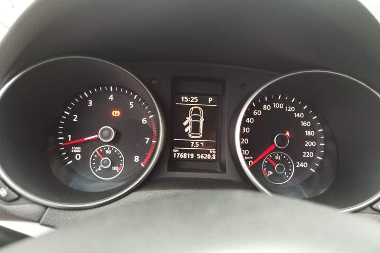 Used Volkswagen Golf 2012 1.4TSI Automatic Luxury Edition Instrument Cluster