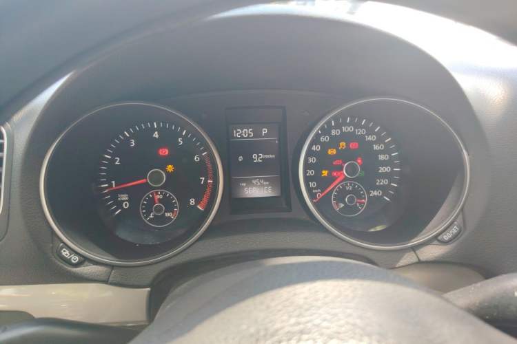 Used Volkswagen Golf 2012 1.6L Automatic Fashion Model Instrument Cluster