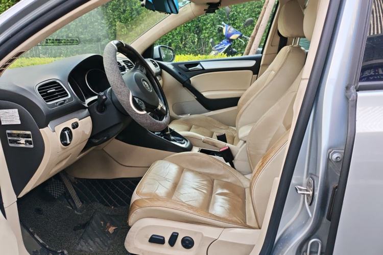 Used Volkswagen Golf 2012 1.4TSI Automatic Luxury Edition Left Front Seat