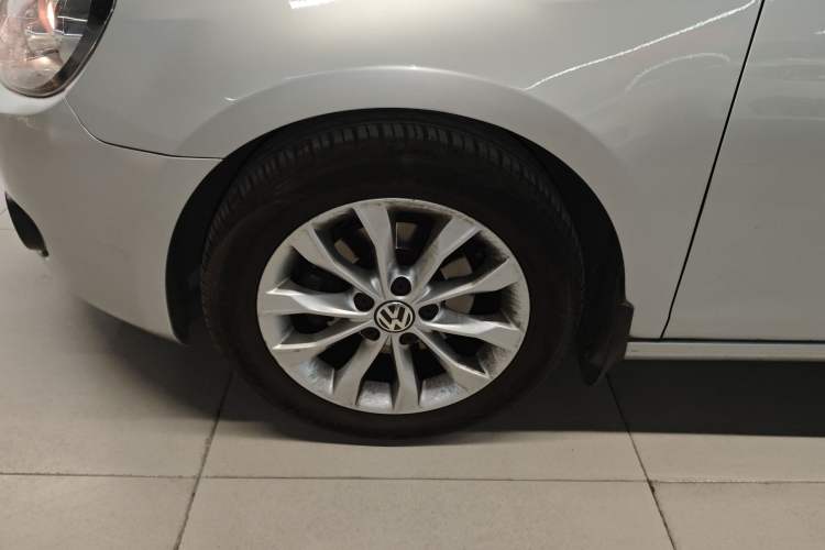 Used Volkswagen Golf 2012 1.6L Automatic Comfort Model Left Front Wheel Hub