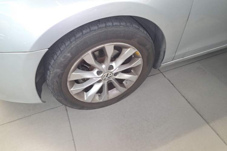 Used Volkswagen Golf 2012 1.6L Automatic Comfort Model Left Front Wheel Hub