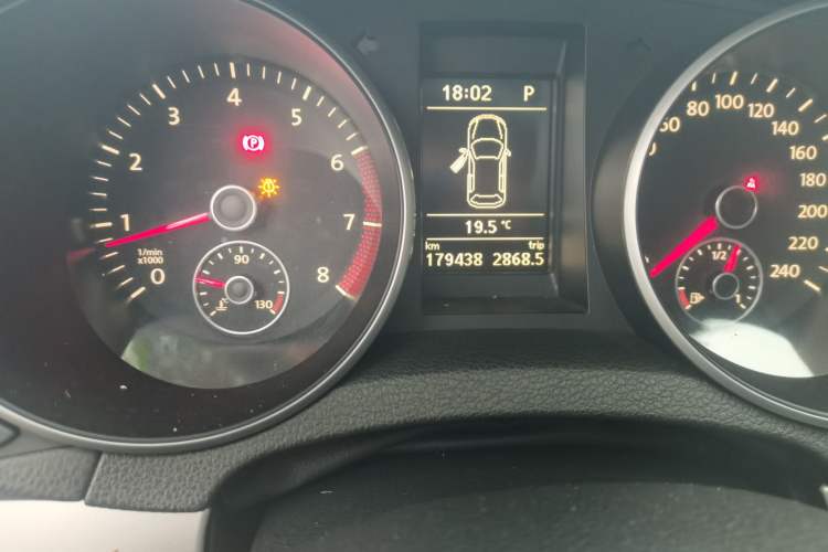 Used Volkswagen Golf 2012 1.4TSI Automatic Luxury Edition Odometer Close Up