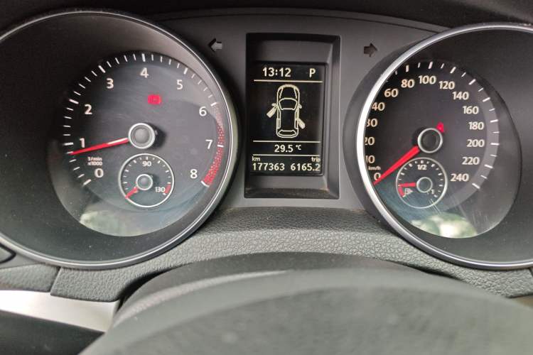 Used Volkswagen Golf 2012 1.4TSI Automatic Luxury Edition Odometer Close Up