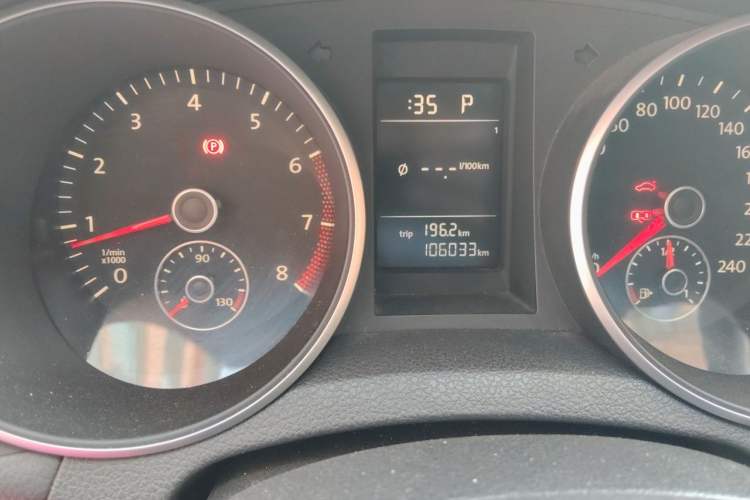 Used Volkswagen Golf 2012 1.4 TSI Automatic Comfort Edition Odometer Close Up