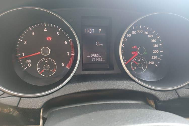 Used Volkswagen Golf 2012 1.4 TSI Automatic Comfort Edition Odometer Close Up