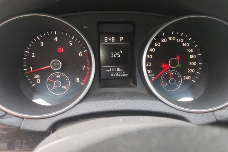 Used Volkswagen Golf 2012 1.4 TSI Automatic Comfort Edition Odometer Close Up