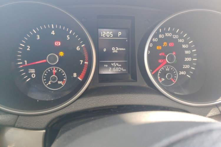 Used Volkswagen Golf 2012 1.6L Automatic Fashion Model Odometer Close Up