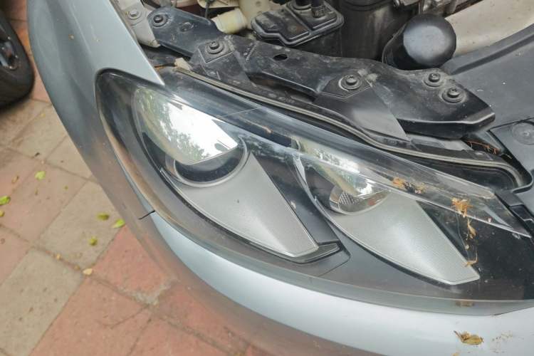 Used Volkswagen Golf 2012 1.6L Automatic Comfort Model Right Front Headlight