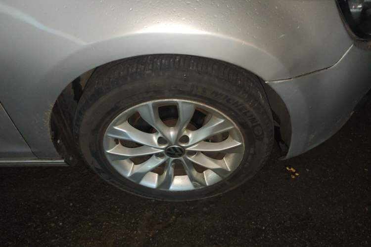 Used Volkswagen Golf 2012 1.4 TSI Manual Comfort Edition Right Front Wheel Hub