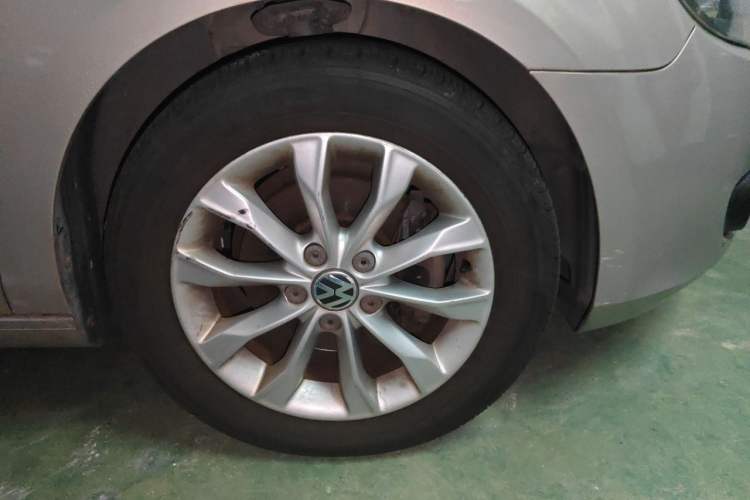 Used Volkswagen Golf 2012 1.4 TSI Automatic Comfort Edition Right Front Wheel Hub