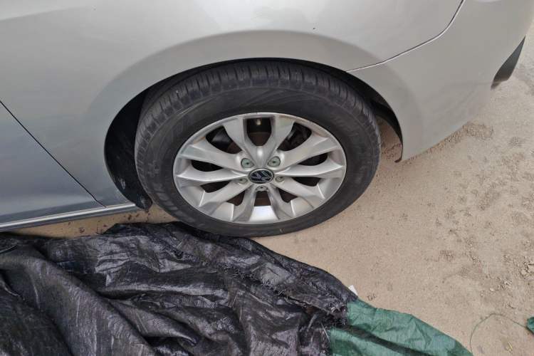 Used Volkswagen Golf 2012 1.6L Automatic Comfort Model Right Front Wheel Hub