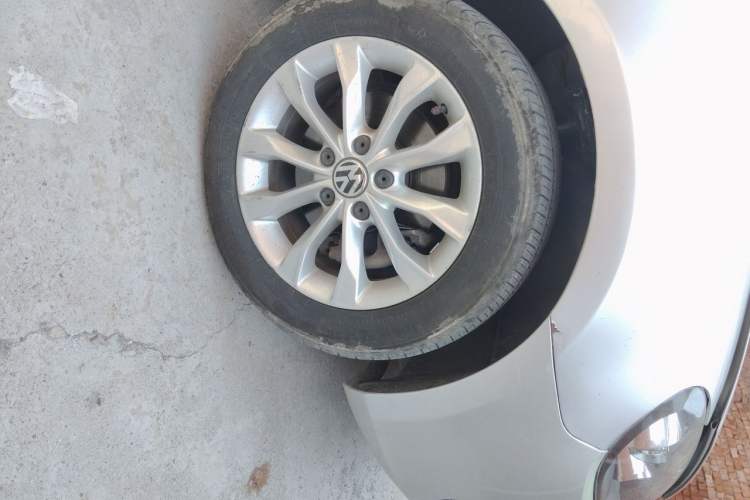 Used Volkswagen Golf 2012 1.4 TSI Automatic Comfort Edition Right Front Wheel Hub